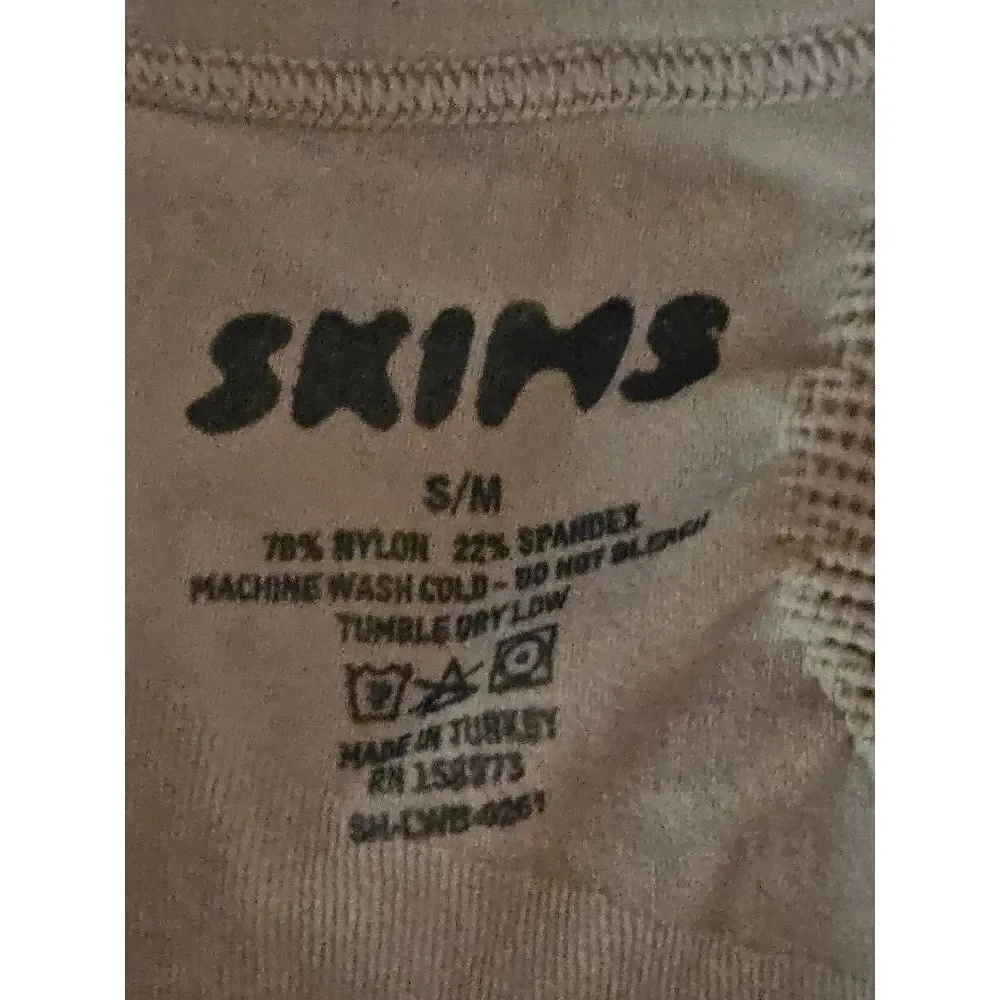 Skims sculpting bra Nwot‎ - Picture 7 of 7
